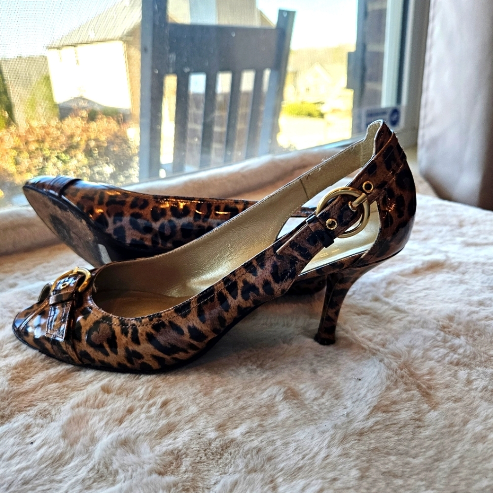 Stuart Weitzman Leopard Print Heels with Adjustable detail - Size 8.5